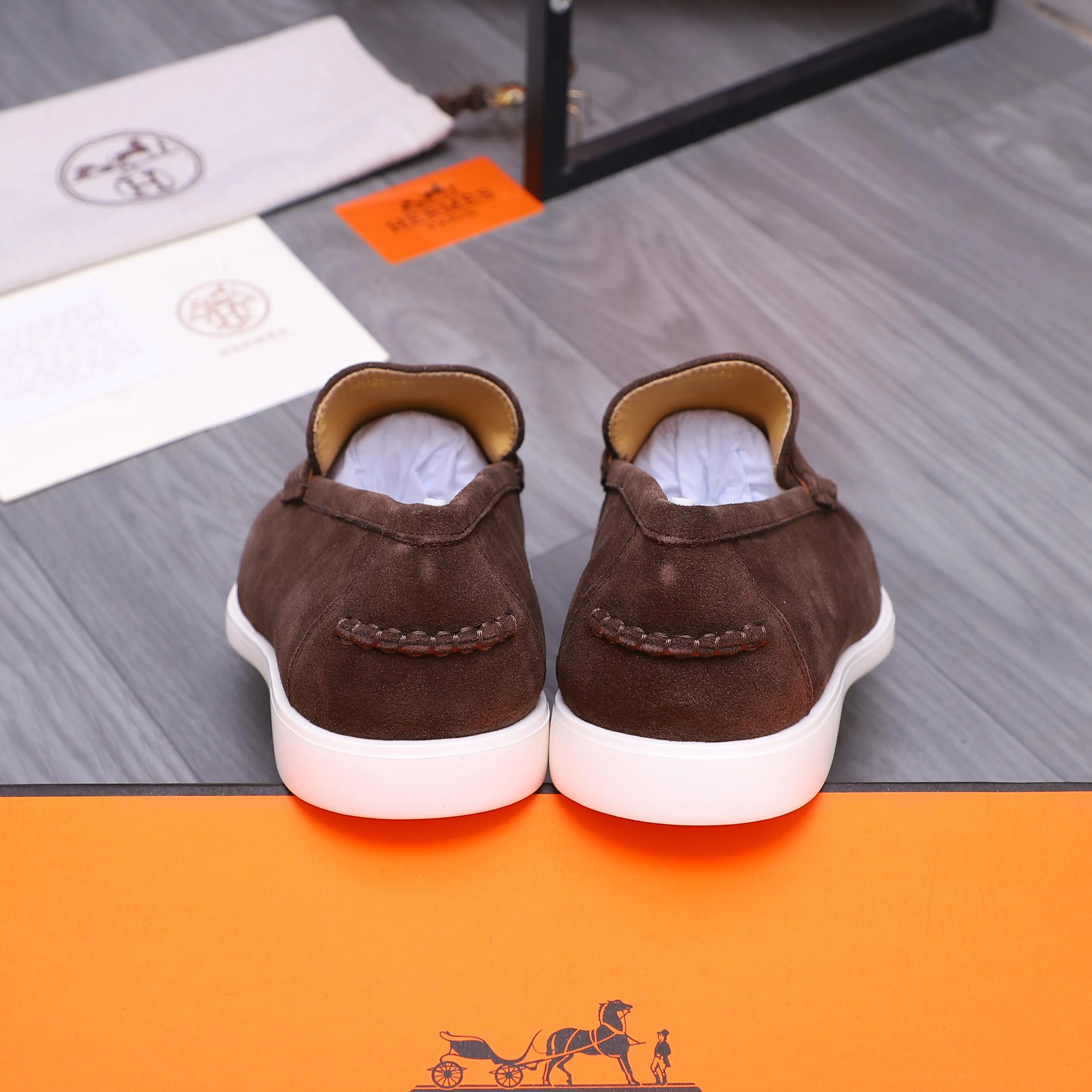Men's shoes 💰p560 Product trademark: HERMES "Hermès" casual slip-on men's shoes. Regular size: 38-46 (45.46 is custom-made and non-refundable) Product materials: Selected frosted cowhide upper, cowhide lining, original foam rubber ultra-light sole